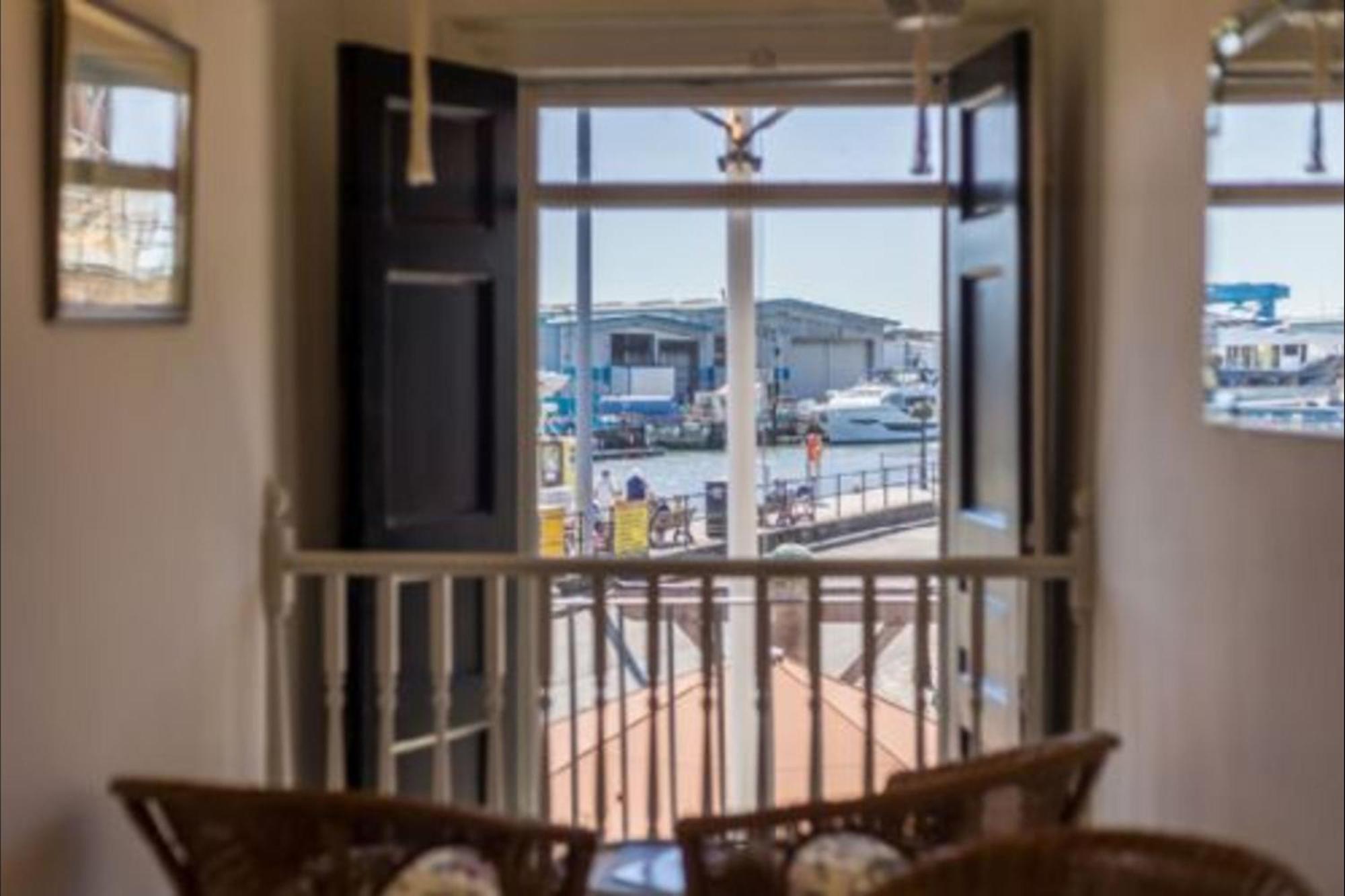Custom House Poole - Overlord Chamber Exterior foto